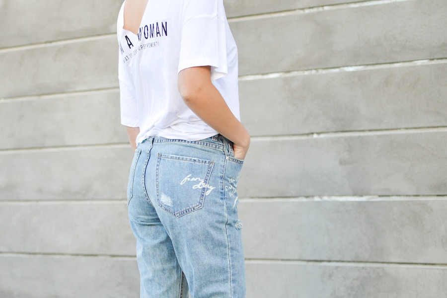 Photo "Boyfriend jeans vs mom jeans"